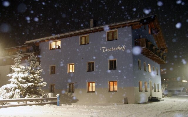 Tirolerhof - Frühstückspension und Appartmenthaus