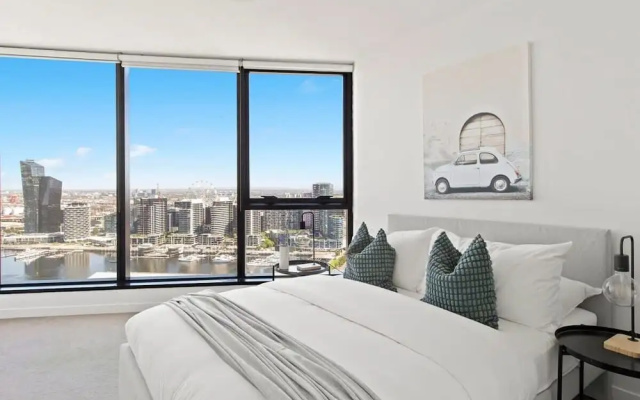 A 2BR Apt With Amazing Harbor Views, Free Parking – Balcony – Melbourne