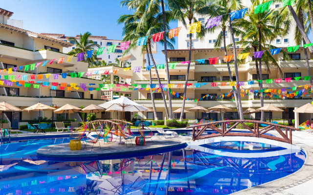 Villa del Palmar Residences