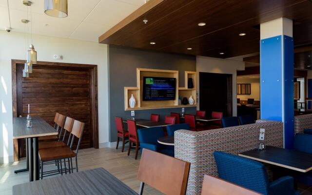 Holiday Inn Express & Suites McKinney - Frisco East by IHG