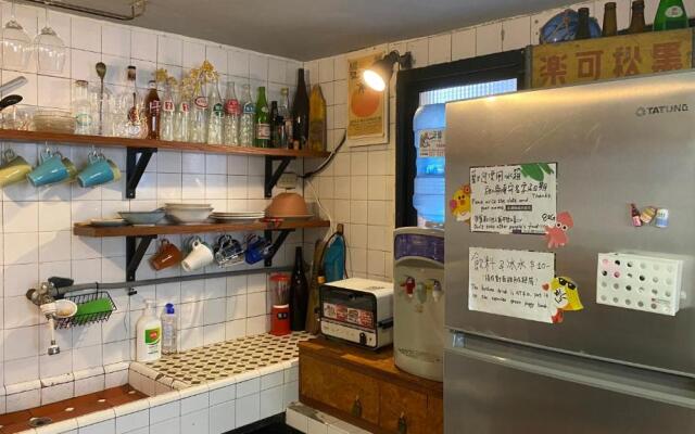 82G Backpacker Inn