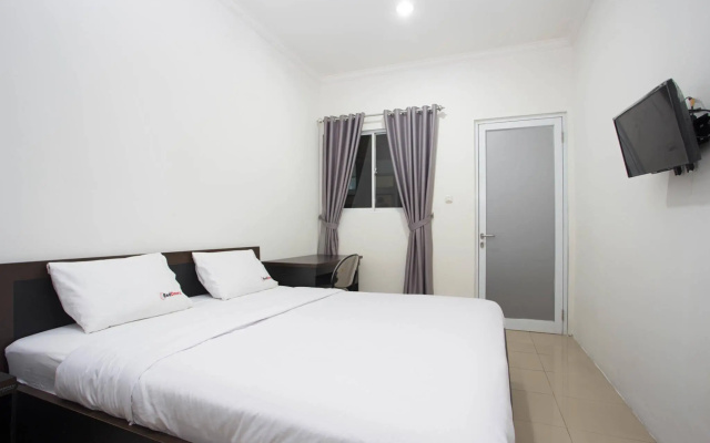 RedDoorz @ Tebet Utara Street – Guest Rooms – Jakarta