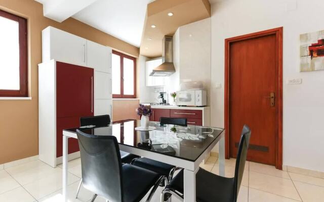 Nearby Beach, Modern Apartment Arena