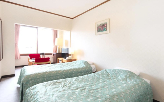 Shiga Swiss Inn – Guest Rooms – Yamanouchi