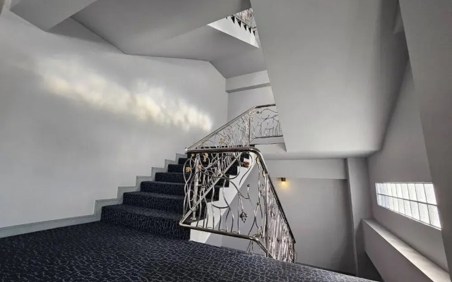 Paramount Palace Hotel Dannok