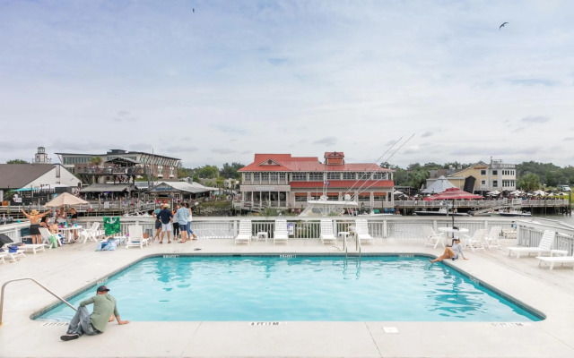 Shem Creek Inn