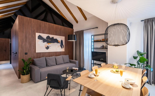 Agape Suite Old Town-Luxury Two Bedroom Apartment
