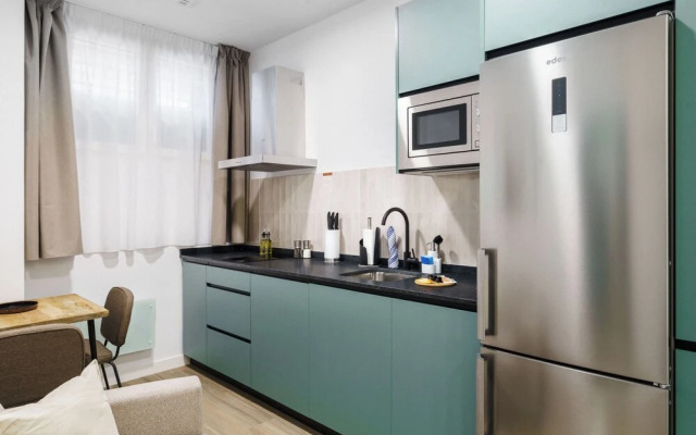 limehome Piraeus Iris