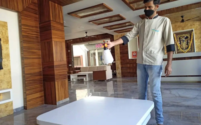 Hotel Devkinandan