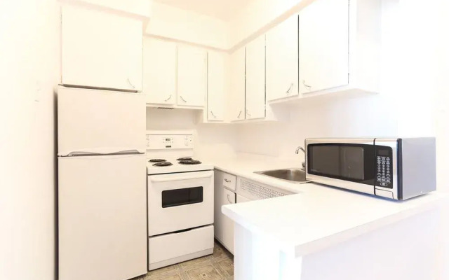 Sleek Studio in Downtown MTL by Sonder
