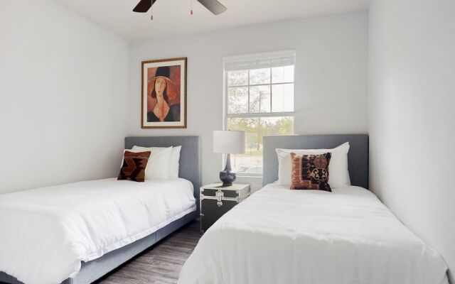 The Domain Luxury Suites by Sonder