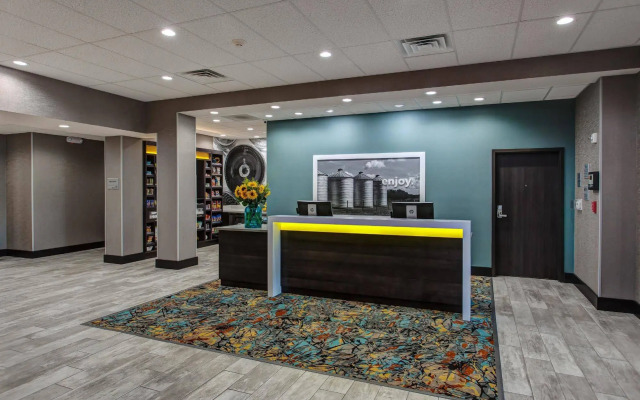 Hampton Inn & Suites Wichita/Airport