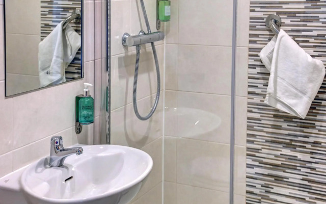 Best Western Kings Manor Hotel