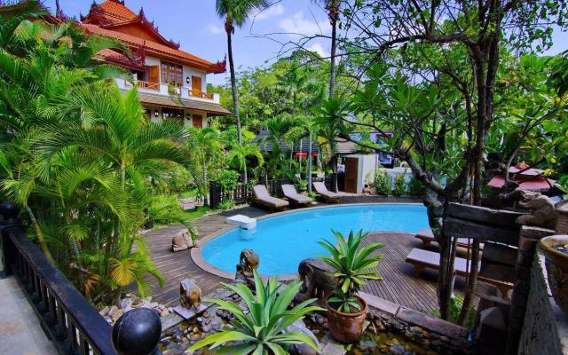 Hotel by the Red Canal
