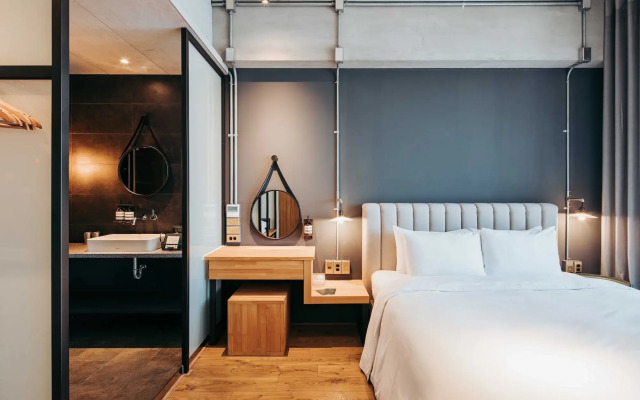 U.I.J Hotel & Hostel