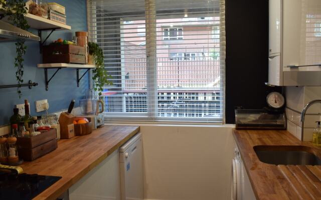 2 Bedroom Maisonette In Islington