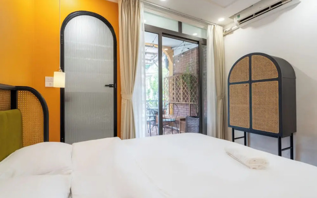 Little Balcony Hang Ca