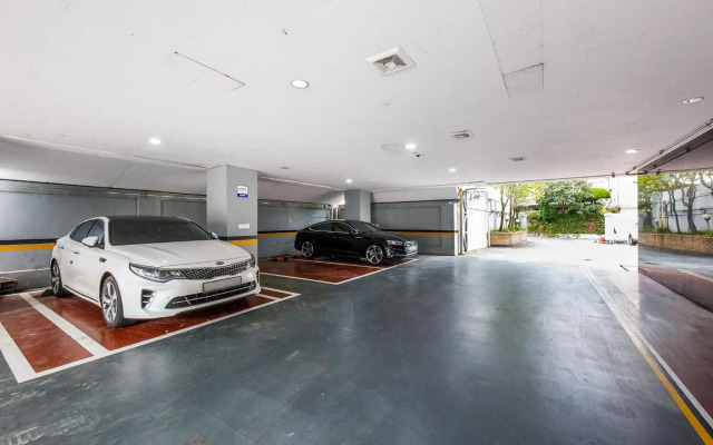 White Tourist Hotel