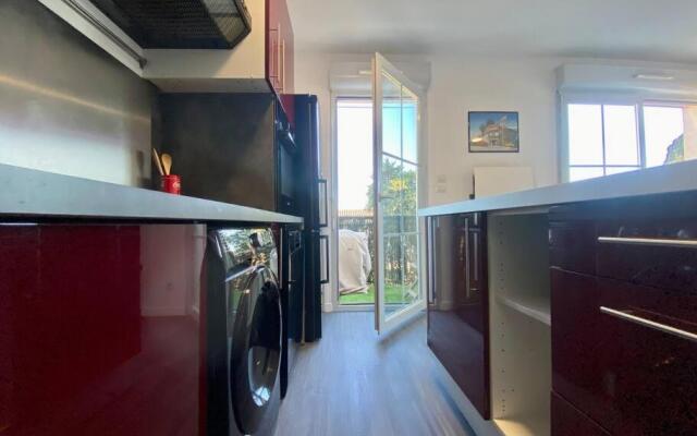 Le 24 février - Lumineux avec balcon et parking gratuit