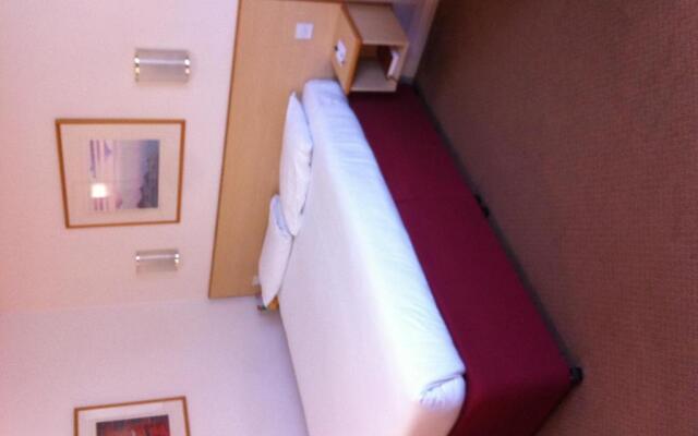 Days Inn By Wyndham Warwick South M40