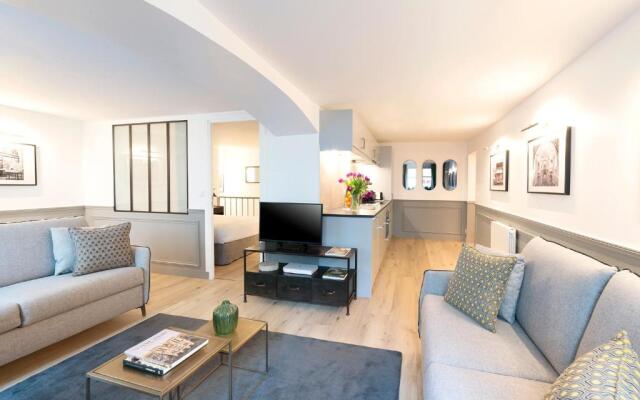 Luxury 4 Bedrooms Le Louvre I by Livinparis