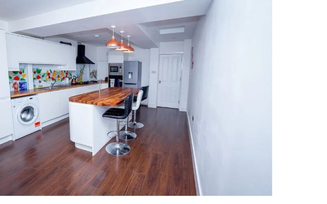 Spacious Home for Groups With Parking