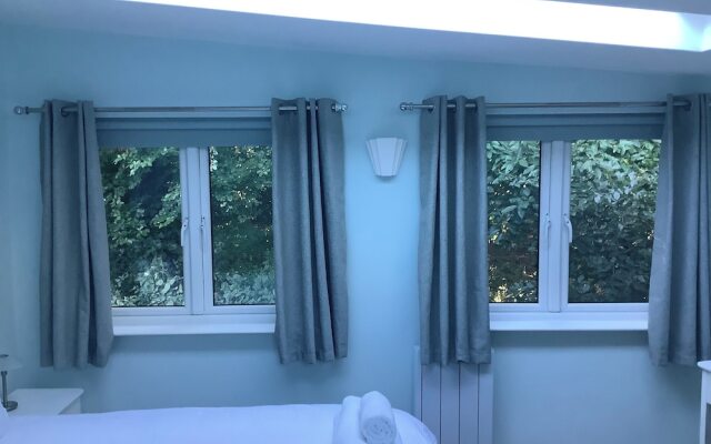 Charming Woodland Lodge 2 Person 1 Bedroom