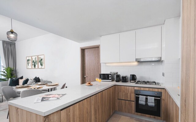 LUX Contemporary Suite Marina View 2