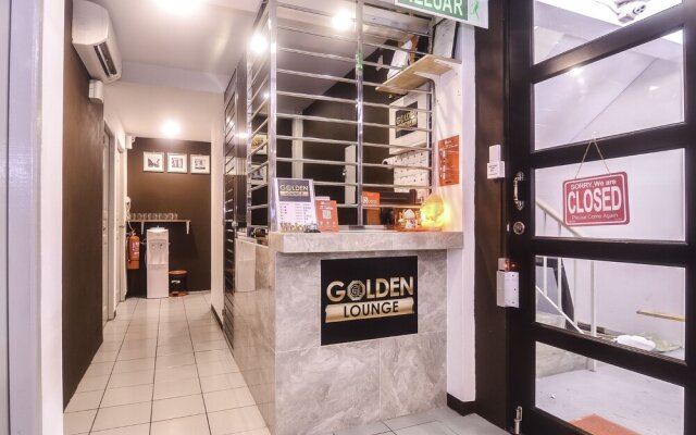 Golden Lounge by OYO Rooms