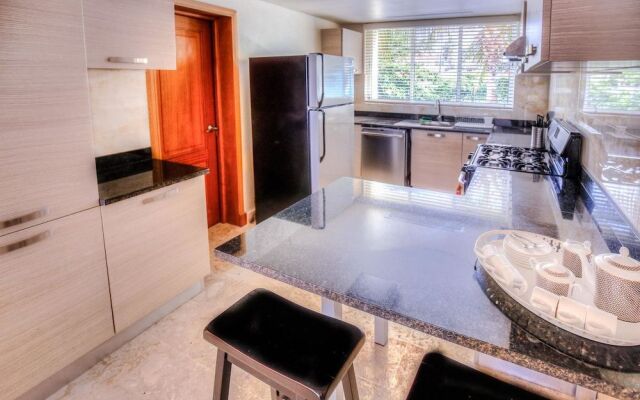 Beachfront Glamorous Apartment With Ocean Views