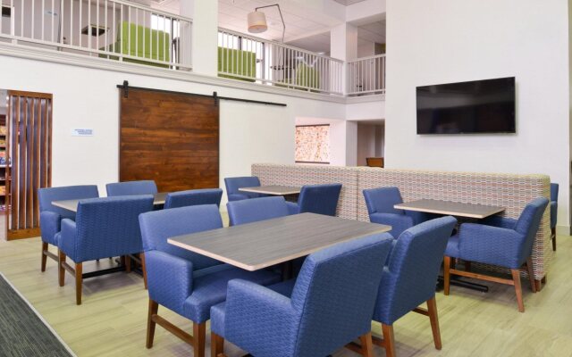 Holiday Inn Express Palm-Desert by IHG