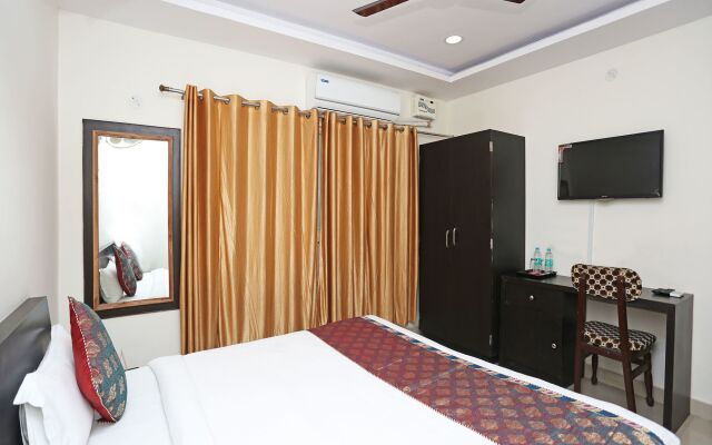 Hotel Sahu Near Kashi Vishwanath Temple Gate