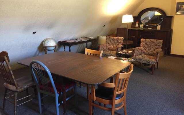 College Inn Hotel