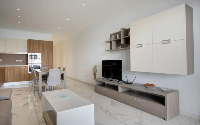 Modern Beach Apartment With Fantastic Sea Views