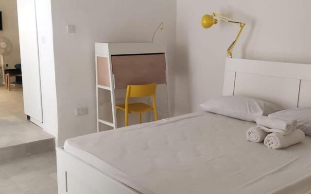 AF4 - Basic studio apartment