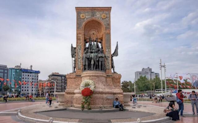 Cozy big room with basement garden R1