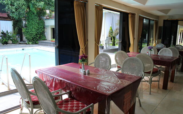 Hotel GRAND ROSELA Yogyakarta
