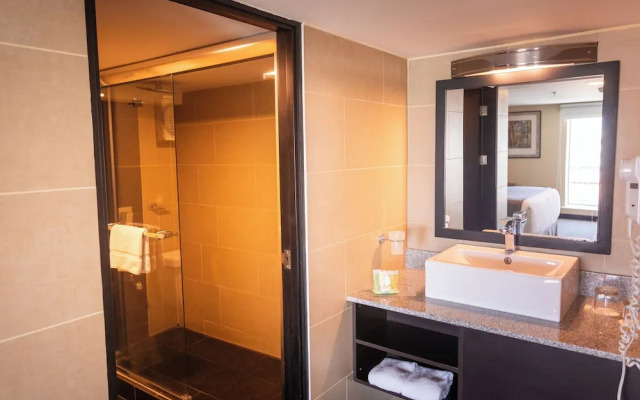 Urban Green Hotel & Suites