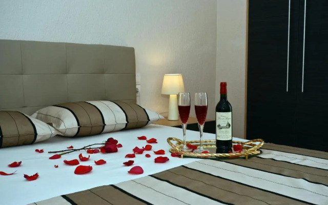 Oasis Deluxe Apartments