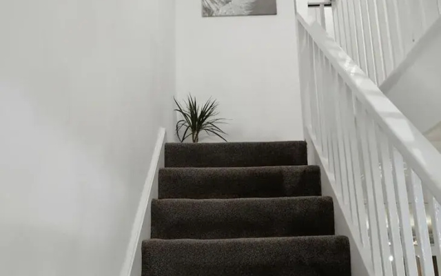House - Sleeps 5 & Close to Peak District