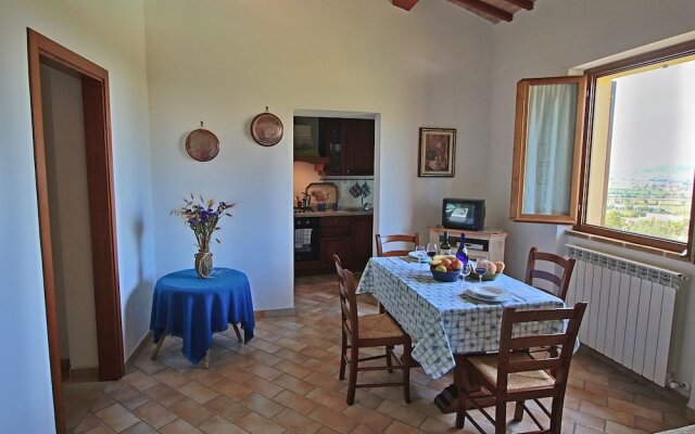 Spacious Farmhouse in Trevi With Swimming Pool