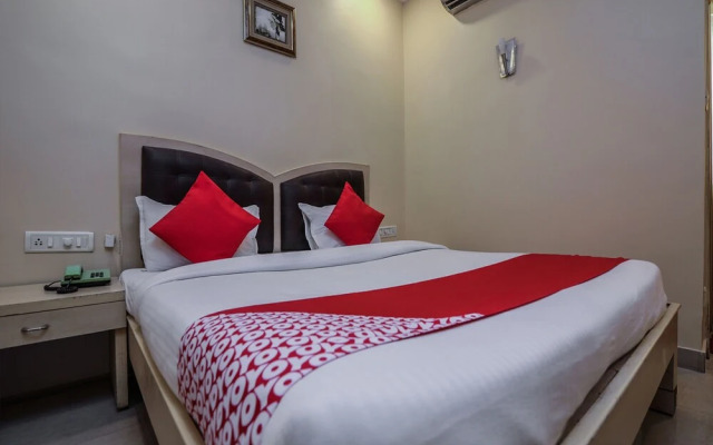OYO 1076 Hotel Tourist Palace