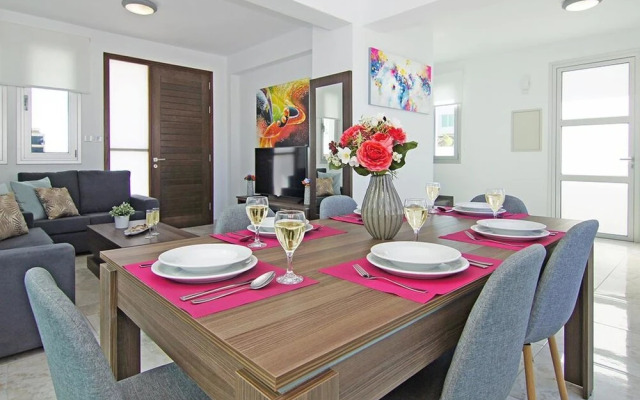 Caren Paralimni in Paralimni