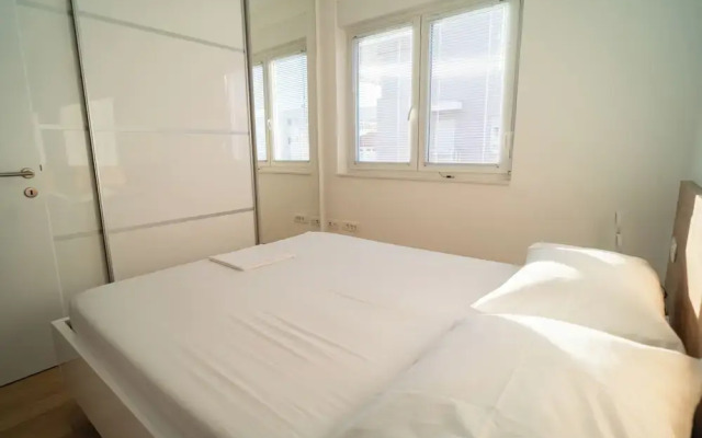 Apartment Wing 77