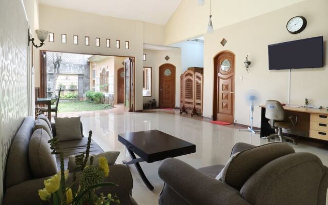 Maharani Guesthouse Tebet Syariah - Hostel