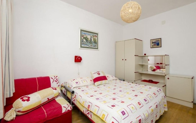 Apartment Sim - 130 m from sea: A2 Crveni Bol, Island Brac