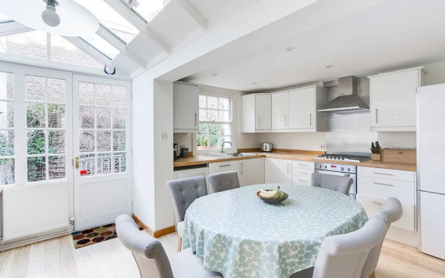 Cadogan Street III by Onefinestay