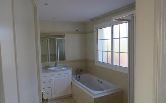 Spacious 700m2 villa, Golfers paradise.