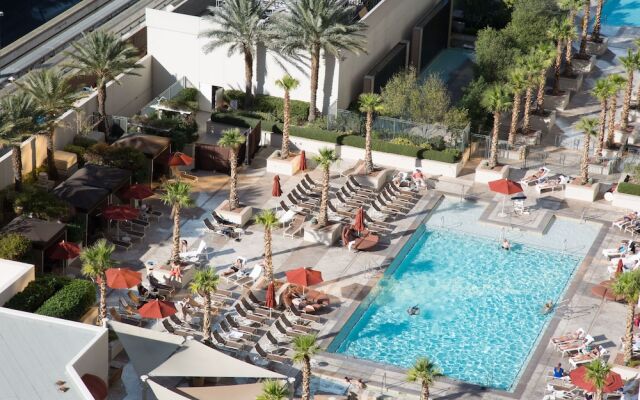 StripView Luxury Suite at The Signature