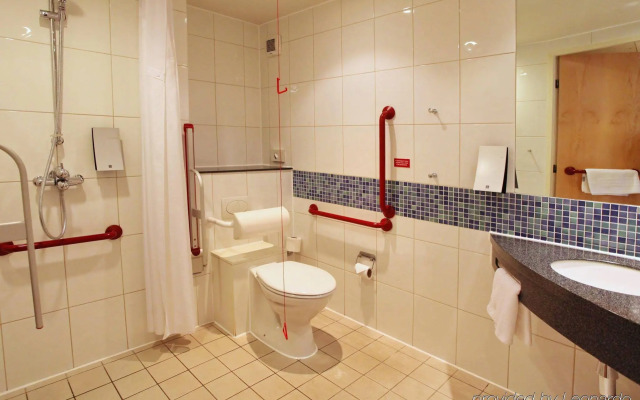 Holiday Inn Express Birmingham Redditch by IHG